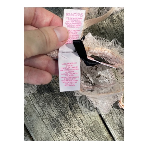 Victoria’s Secret Bodysuit & Garter Matching Lace - Picture 13 of 14